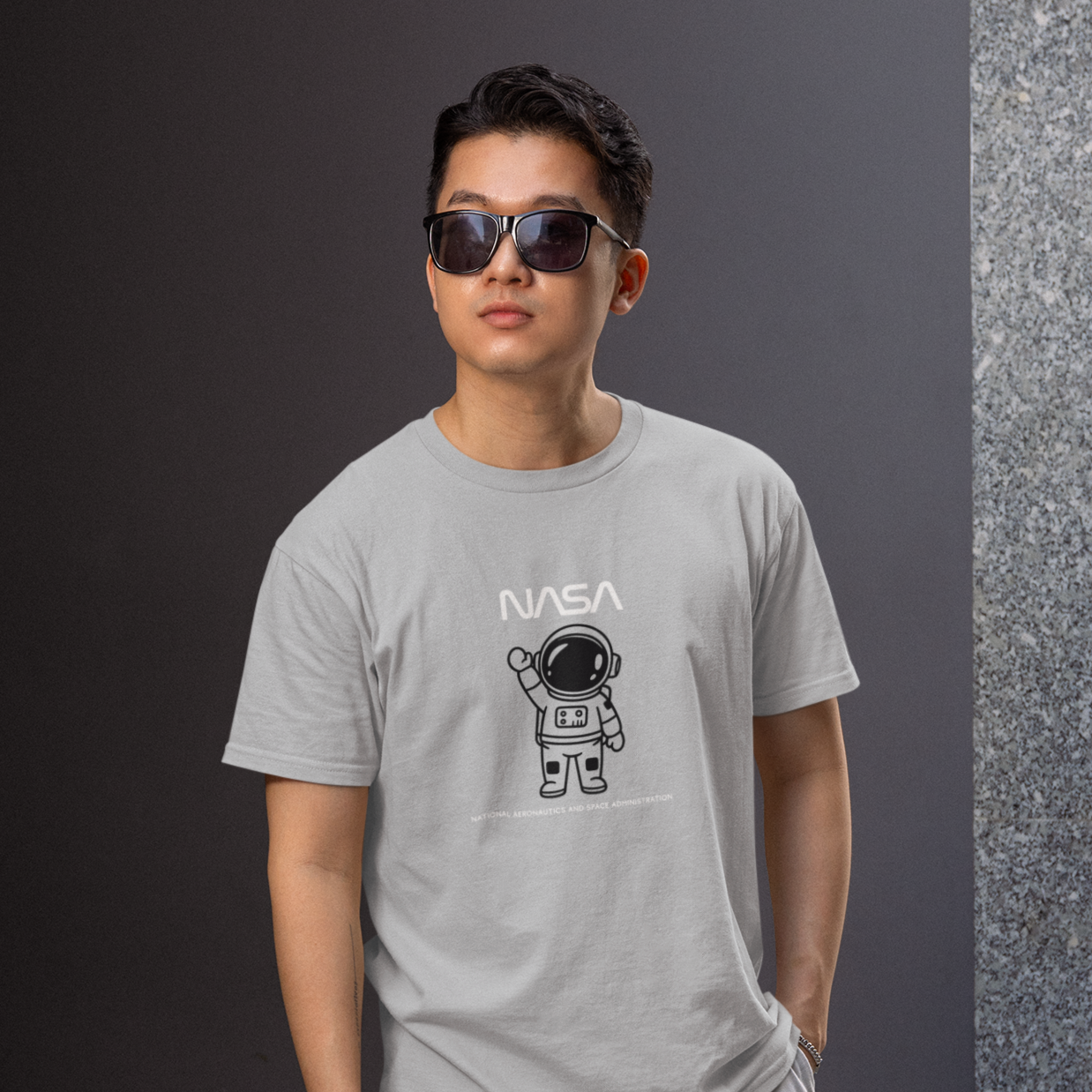 NASA astronaut: Unisex Tshirt